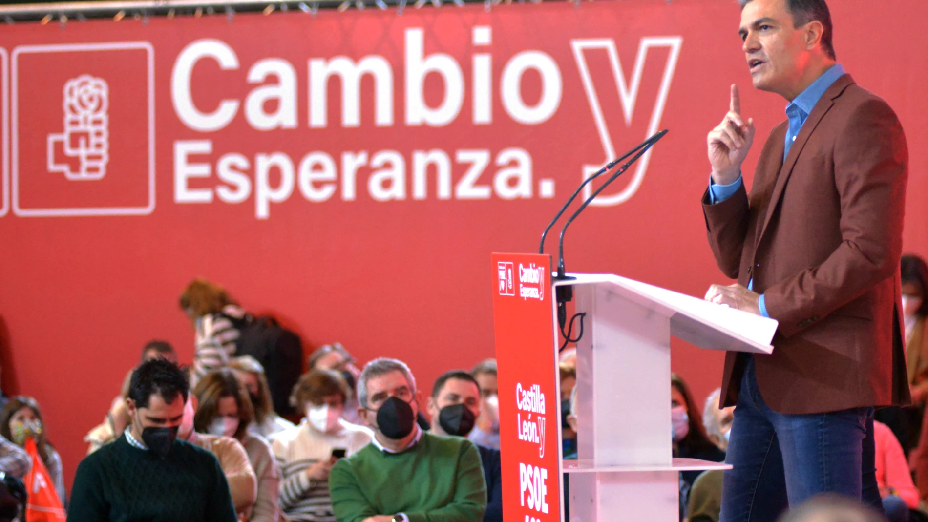 El presidente del Gobierno, Pedro Sánchez, interviene en el primer acto electoral del PSOE en Castilla y León (Palencia)