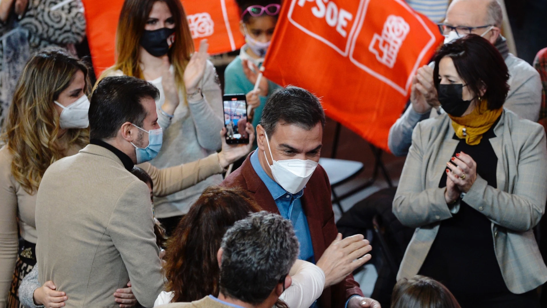 Pedro Sánchez, junto al candidato socialista a la presidencia de la Junta de Castilla y León, Luis Tudanca, el 9 de enero en Palencia