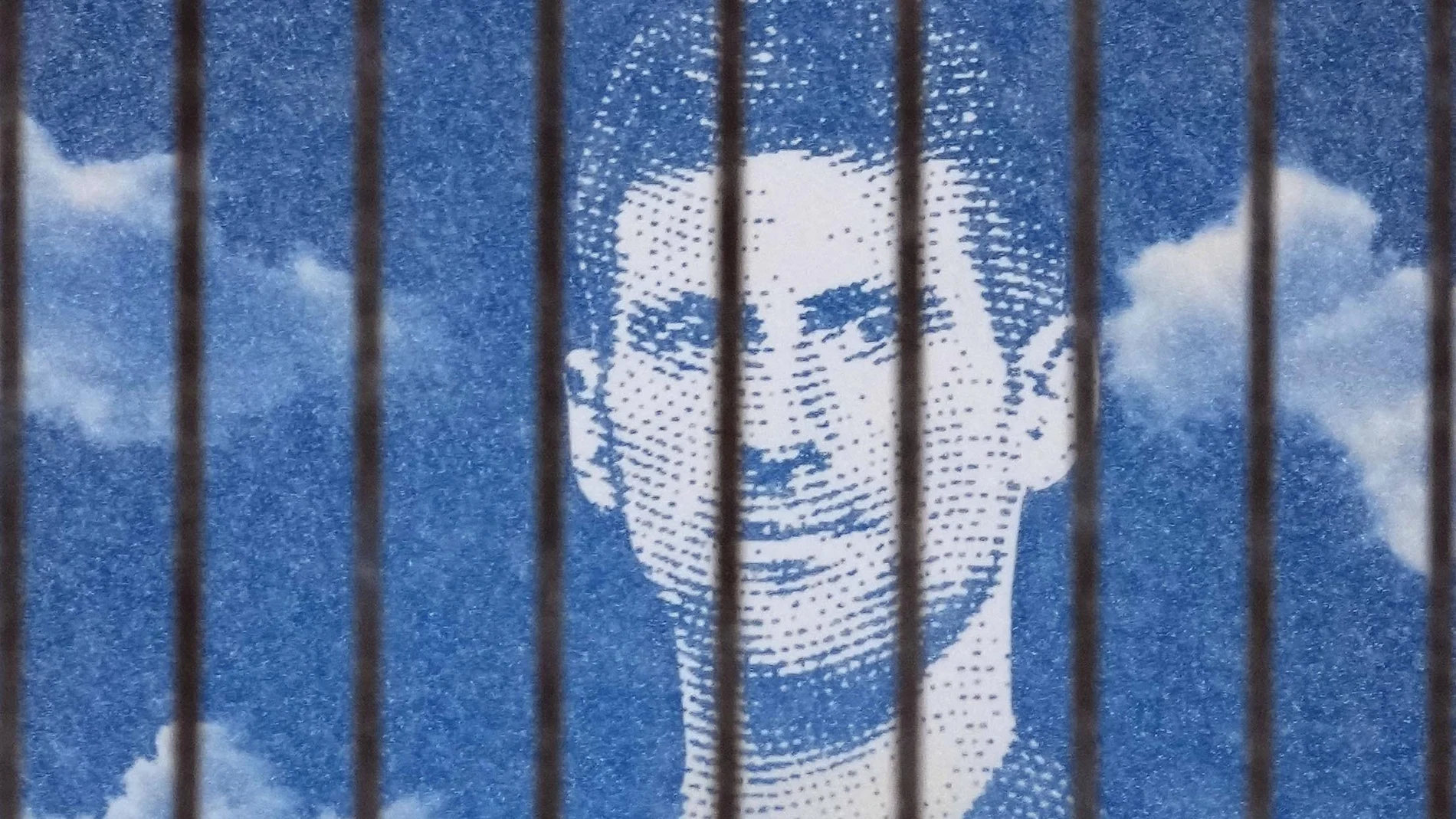 Una foto del tenista Novak Djokovic en un edificio de Belgrado