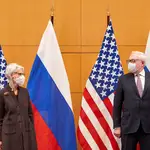 La secretaria de Estado adjunta de Estados Unidos, Wendy Sherman, y el viceministro de Asuntos Exteriores de Rusia, Sergei Riabkov