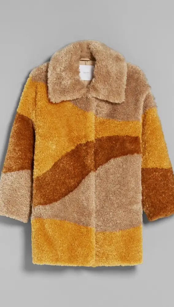 De las REBAJAS DE BERSHKA solo necesitamos este abrigo pelo patchwork que van a comprar madres e hijas en enero