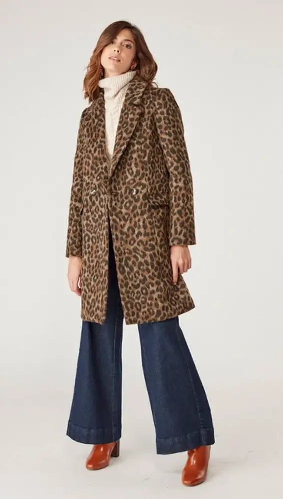 Abrigo de corte sartorial con estampado de leopardo, de Naf Naf