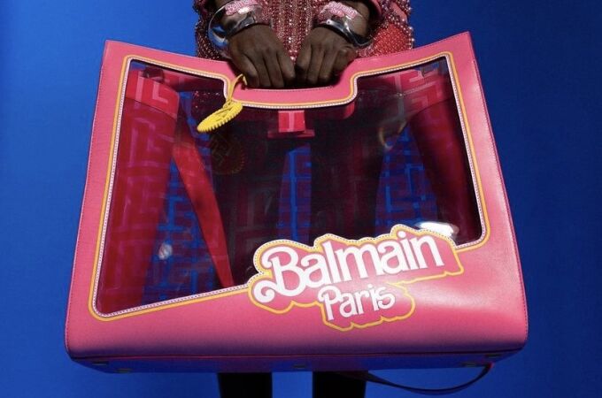 Balmain se asocia con Barbie para una colección de prêt-à-porter y NFTs