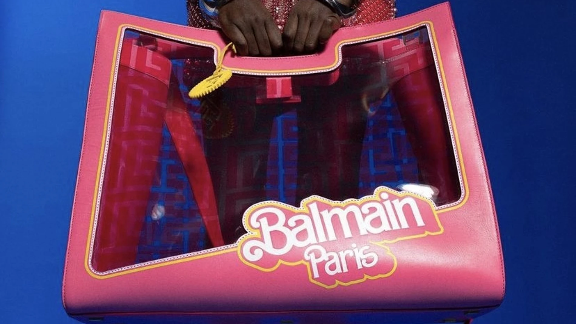Balmain se asocia con Barbie para una colección de prêt-à-porter y NFTs
