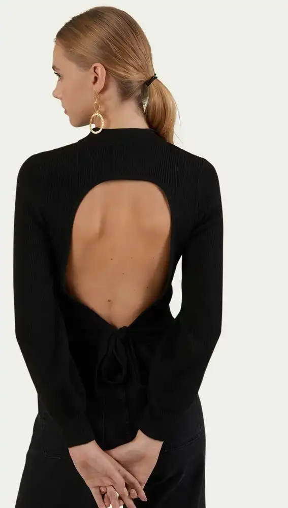 Jersey negro de cuello redondo con escote en la espalda en forma ovalada y lazo trasero, de Bownie