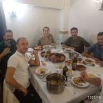Un grupo de personas disfrutan de los manjares del Mesón Julio de Valladolid