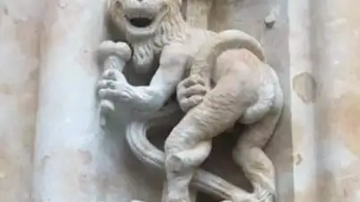 Dragón comiendo helado en la catedral de Salamanca