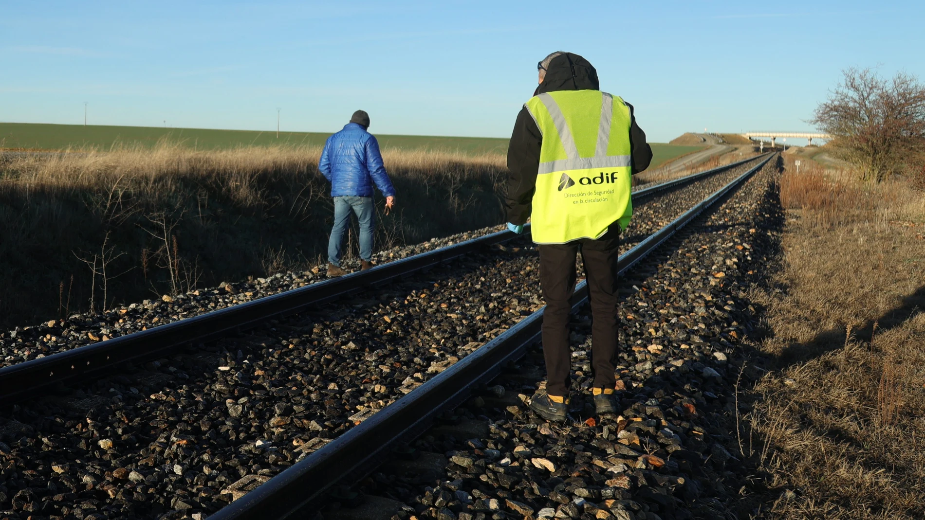 Lugar donde apareció el cadáver junto a las vías del tren en Gimialcón (Ávila)