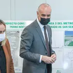 La consejera de Fomento, Infraestructuras y Ordenación del Territorio, Marifrán Carazo, junto con el alcalde de Sevilla, Antonio Munoz