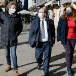 El alcalde de Soria, Carlos Martínez Mínguez, y el ministro de Cultura y Deporte, Miquel Iceta en Burgo de Osma, a 12 de enero de 2022, en Soria, Castilla y León, (España). Iceta ha visitado la restauración del Castillo de El Burgo de Osma donde ha destacado el esfuerzo enorme por «preservar el patrimonio histórico y cultural». Después ha visitado la capital de Soria para apoyar la candidatura del PSOE a las elecciones autonómicas del 13 de febrero.
