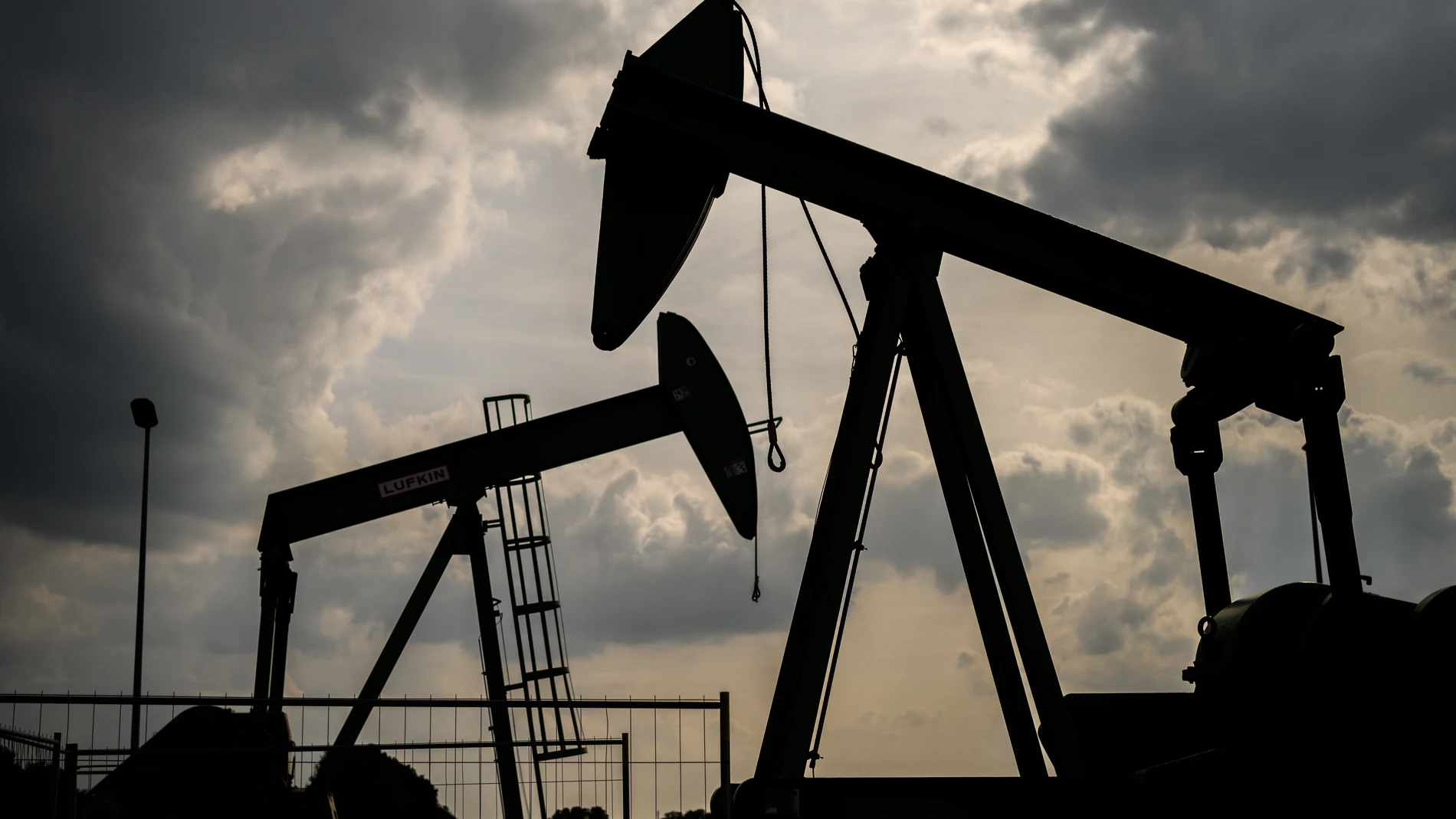 El precio del barril de petróleo impulsará al alza el precio de los carburantes