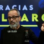 El exentrenador del Cádiz CF Álvaro Cervera durante la rueda de prensa en el Estadio Nuevo Mirandilla (Cádiz) donde se despide de la plantilla y la afición. EFE/Román Ríos.