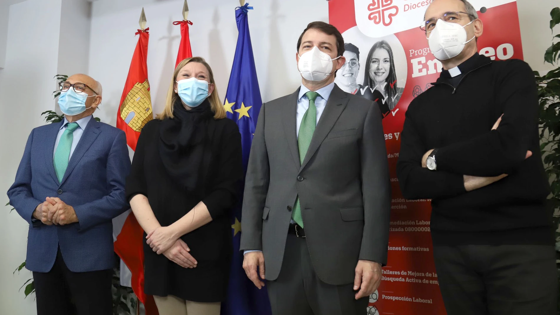 El presidente de la Junta de Castilla y León, Alfonso Fernández Mañueco, junto a la consejera de Familia, Isabel Blanco, se reúne con la plataforma del Tercer Sector de Castilla y León