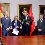 Hammochi recibiendo la Cruz Roja de la Policía Nacional