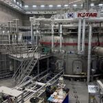 GRAF8915. DAEJEON, 13/01/2022.- El dispositivo KSTAR, que investiga la fusión nuclear por confinamiento magnético, en la sede del Instituto de Energía de Fusión de Corea (KFE) en Daejeon (Corea del Sur). KSTAR, el dispositivo de investigación de fusión nuclear surcoreano, acaba de batir un nuevo récord en un experimento, dando otro pequeño paso para hacer realidad este tipo de generación eléctrica que puede solventar los desafíos medioambientales y energéticos del mundo. EFE/ Andrés Sánchez Braun