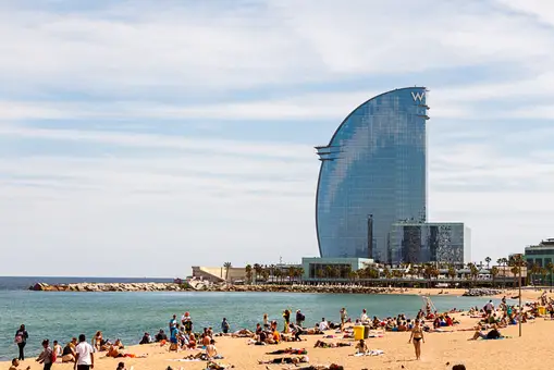Diez ejemplos de arquitectura futurista en Barcelona