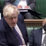Boris Johnson comparece en el parlamento británico