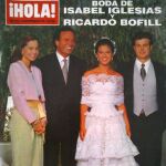 Isabel Preysler y Julio Iglesias con Chábeli y Ricardo Bofill hijo el día de su boda