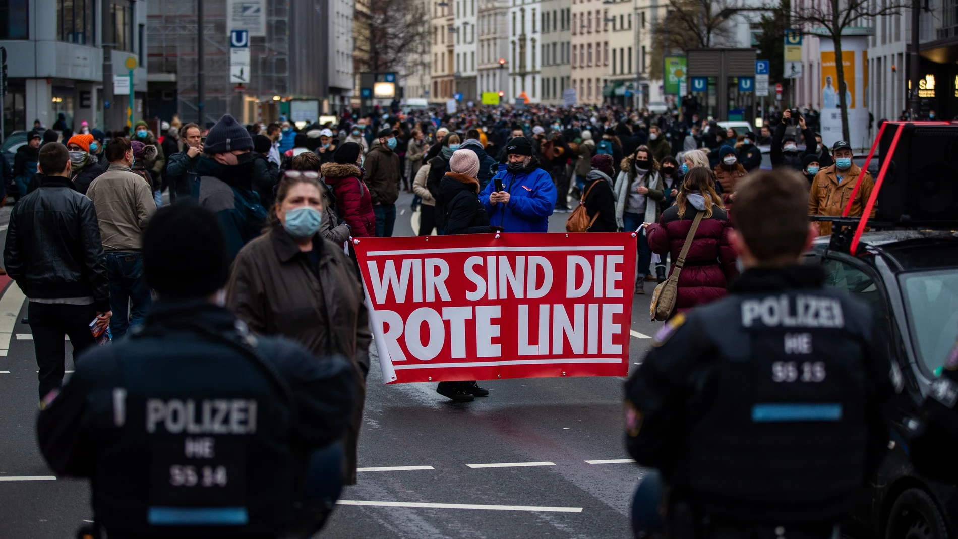 Protesta en Frankfurt contra las nuevas restricciones impuestas para controlar la covid