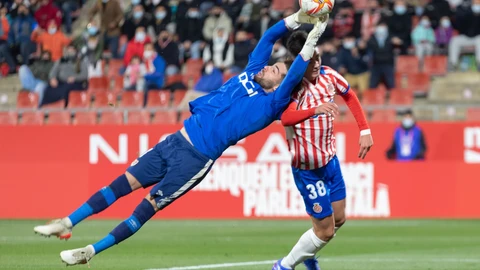 Luca Zidane con el Rayo Vallecano. EFE/David Borrat
