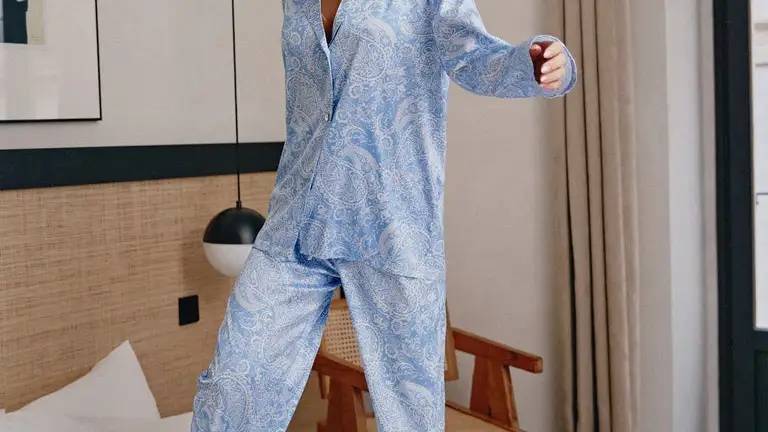 Pijama estampado paisley azul baby.