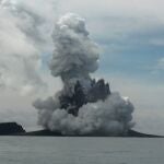 Erupción del volcán submarino Hunga Tonga-Hunga Ha'apai, en Tonga 16/01/2022