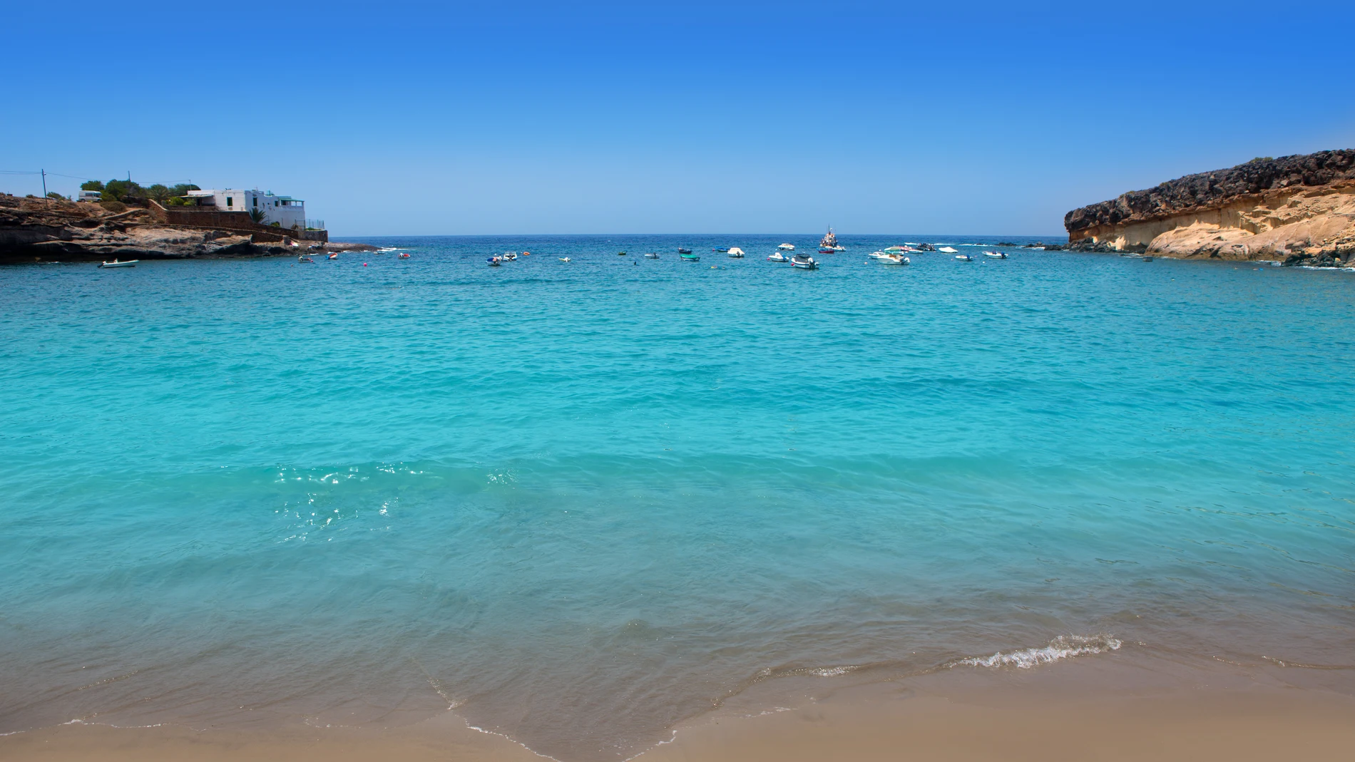 Playa El Puertito en Adeje, localidad que se caracteriza por ser un referente como Destino Turístico Inteligente