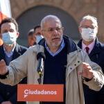 El candidato a la Presidencia de la Junta de Castilla y León, Francisco Igea, y el vicesecretario general y portavoz nacional de Ciudadanos, Edmundo Bal, atienden a los medios de comunicación