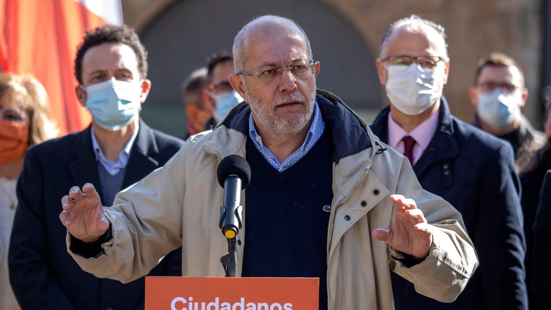 El candidato a la Presidencia de la Junta de Castilla y León, Francisco Igea, y el vicesecretario general y portavoz nacional de Ciudadanos, Edmundo Bal, atienden a los medios de comunicación