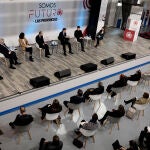 El president de la Generalitat, Ximo Puig (c) , participa en el debate "El futuro de la Comunitat Valenciana", organizado por el Foro Somos Futuro de Las Provincias