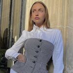 Carla Ginola apuesta por un look parisino sin olvidar el corsé.