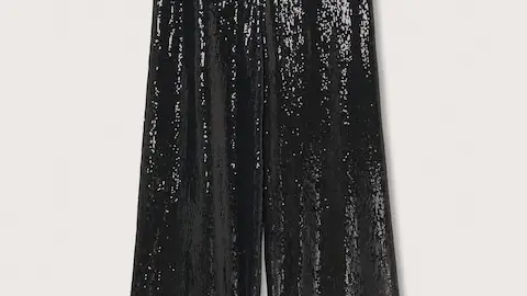 Pantalón negro con lentejuelas.