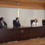El vicerrector de Campus y Sostenibilidad de la Universidad Politécnica de Cartagena, Juan Pedro Solano, la vicealcaldesa de Cartagena, Ana Belén Castejón, y los organizadores del congreso, Salvador García-Ayllón y José Luis Miralles UPCT 17/01/2022