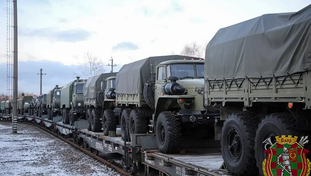 Vehículos militares llegan a Bielorrusia para las maniobras conjuntas