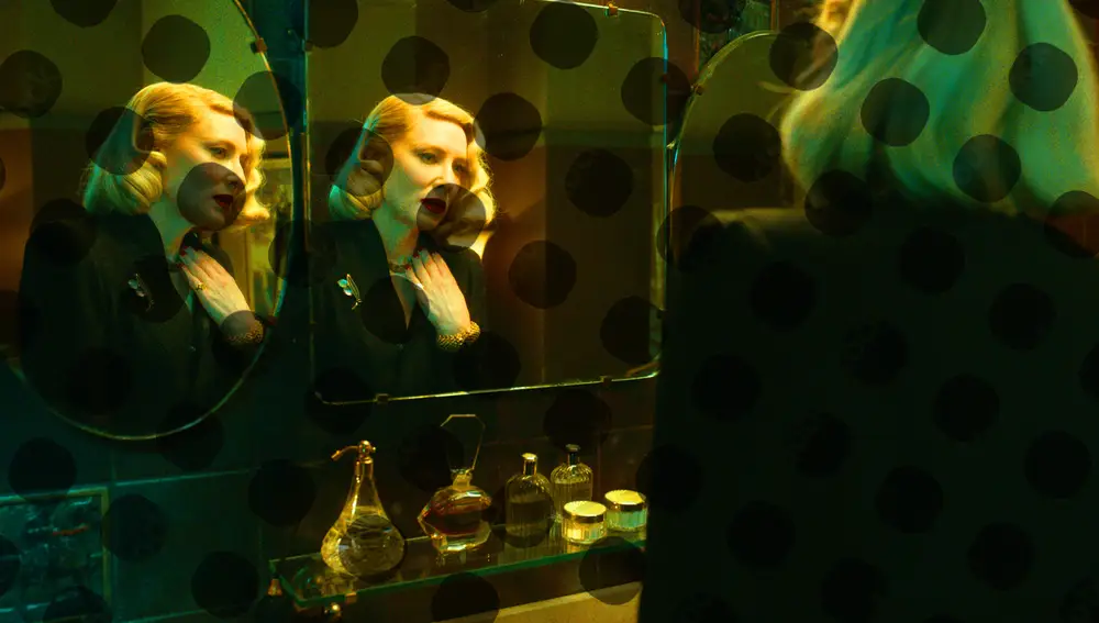 Cate Blanchett (en la imagen), Bradley Cooper y Rooney Mara protagonizan &quot;El callejón de las almas perdidas&quot; © 2021 20th Century Studios All Rights Reserved