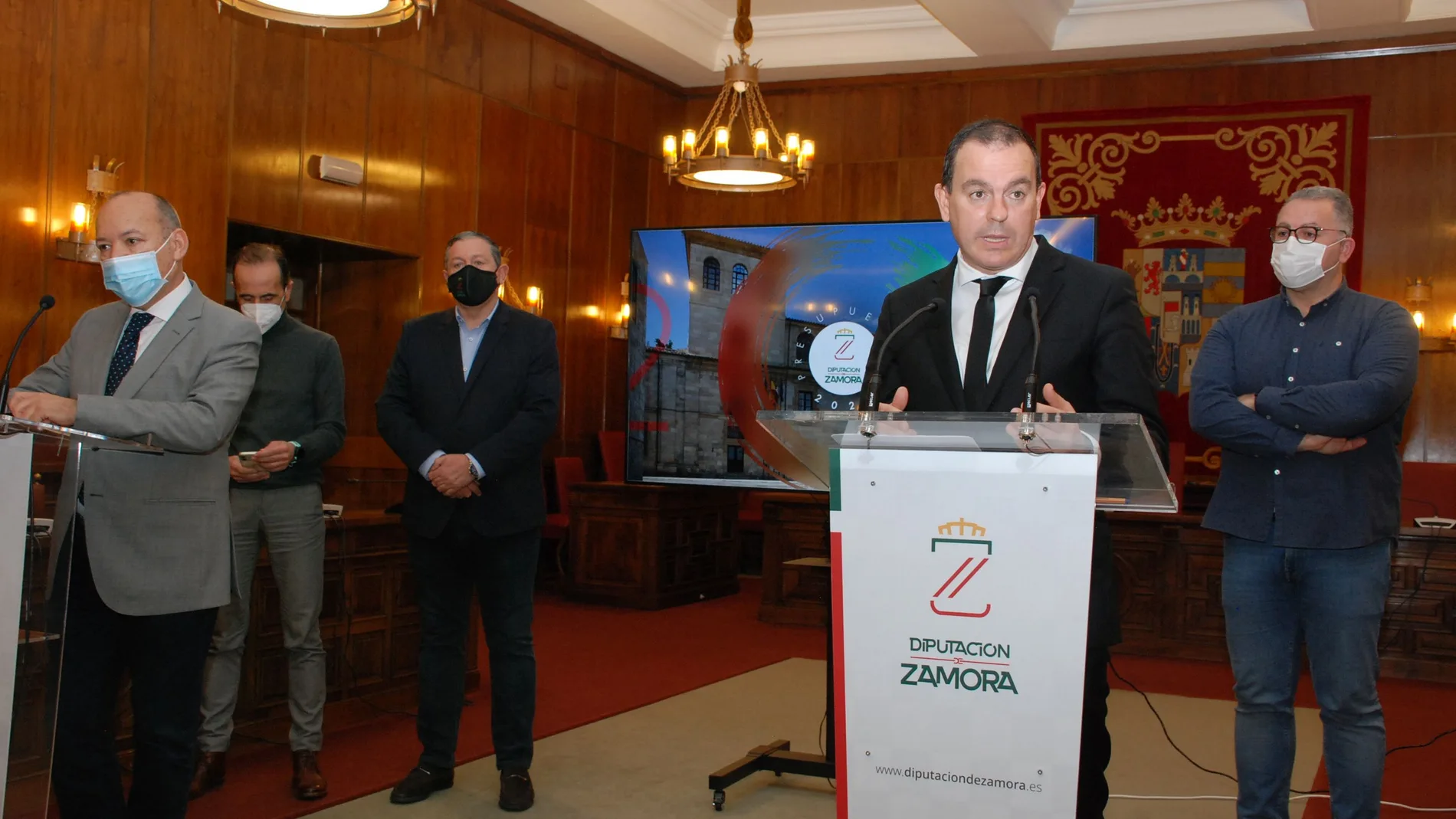 El presidente de la Diputación de Zamora, Francisco José Requejo, atiende a la prensa tras presentar los presupuestos de 2022