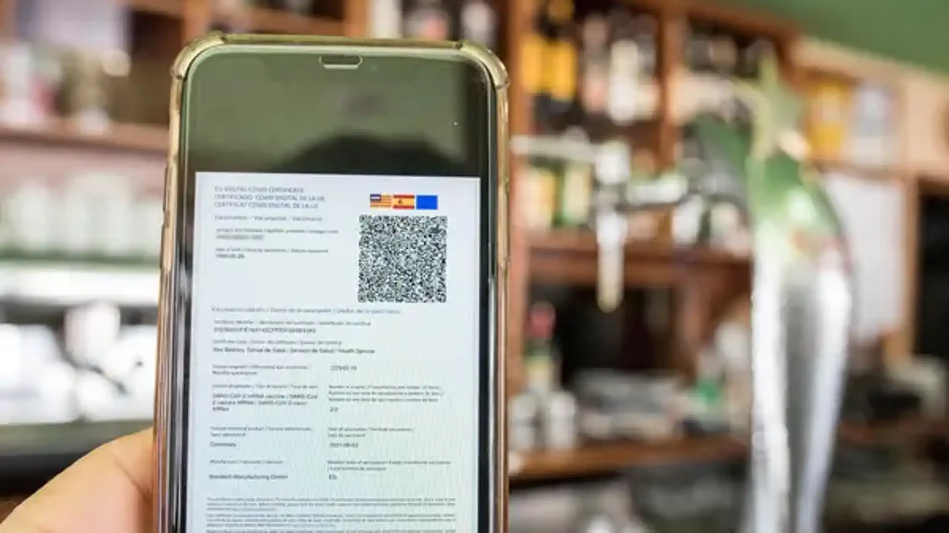 Detalle de un certificado covid en un smartphone