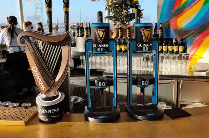 Una cerveza Guinness en el lugar más emblemático para beberla: Irlanda