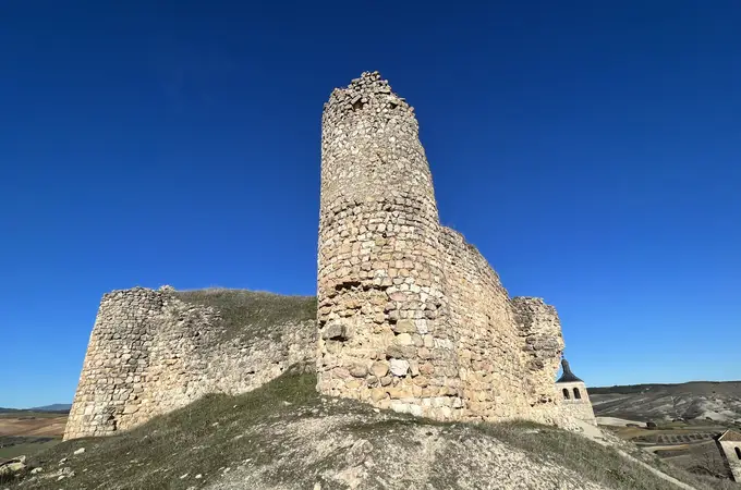 El pueblo español donde se puede comprar un castillo del siglo IX