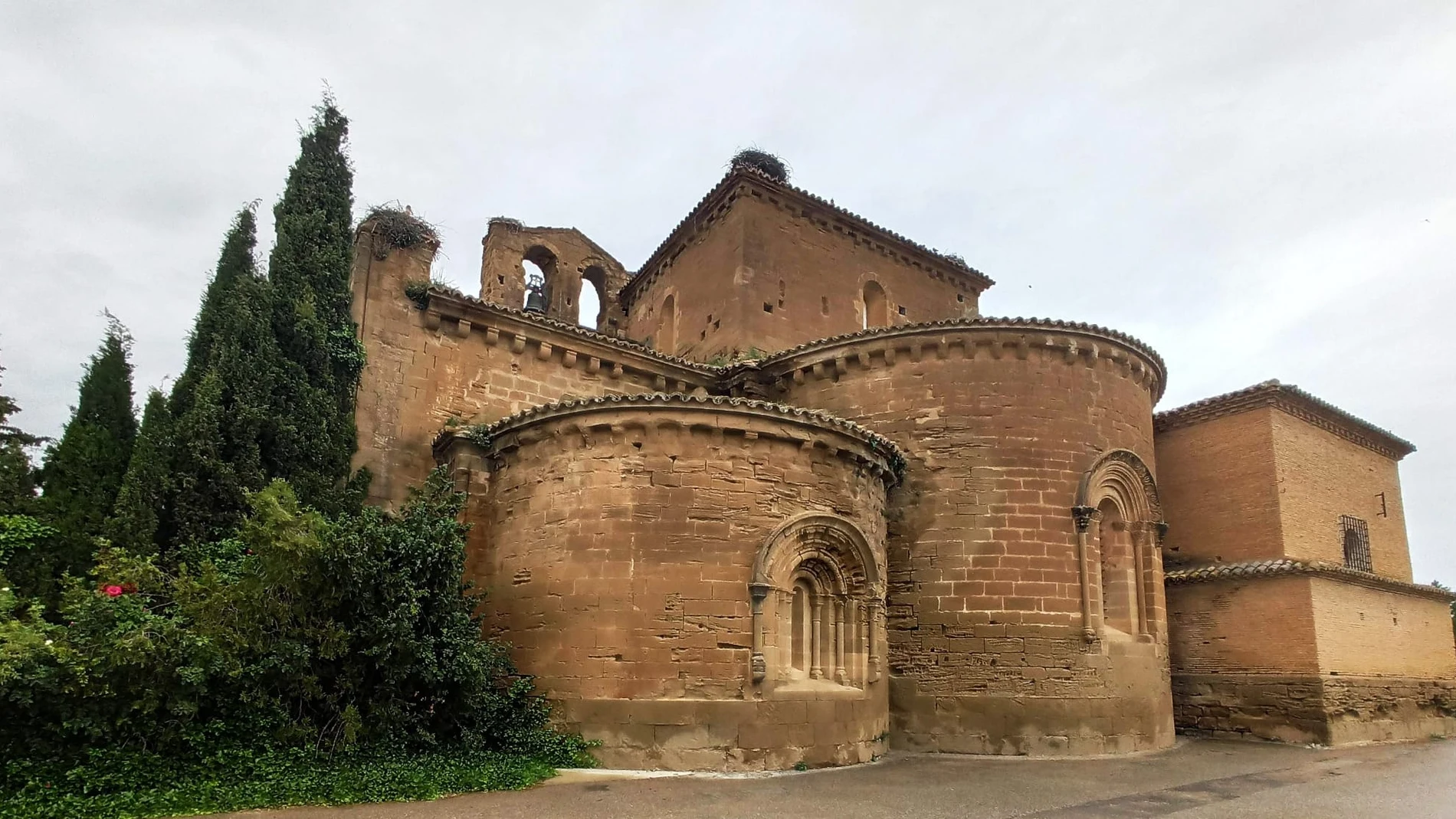 El Real Monasterio de Sijena se ubica en la Comarca de Monegros, que está dividida entre Zaragoza y Huesca