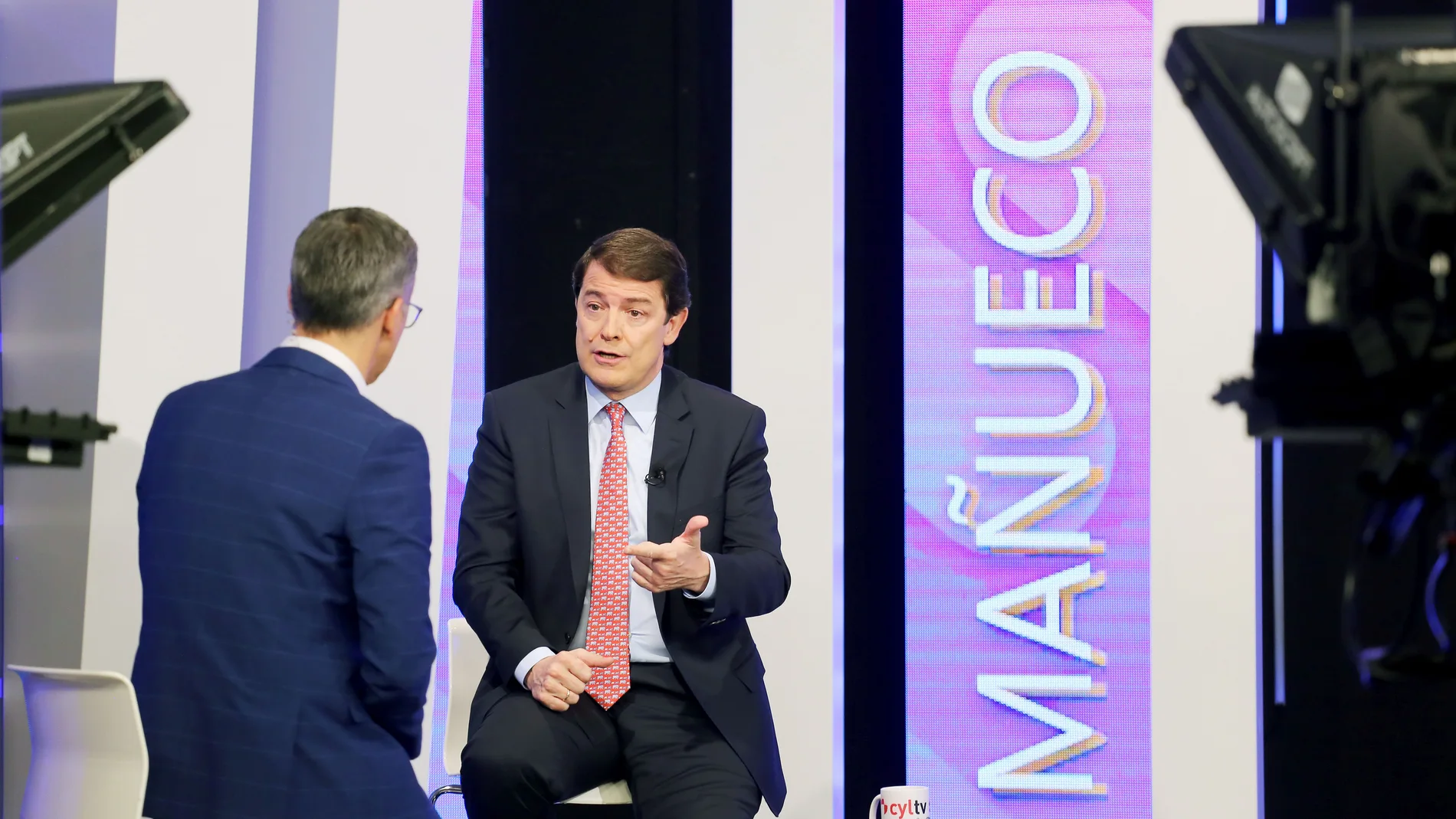 El presidente del PP y candidato a la Presidencia de la Junta, Alfonso Fernández Mañueco, participa en el programa 'Cuestión de prioridades' de RTVCyL