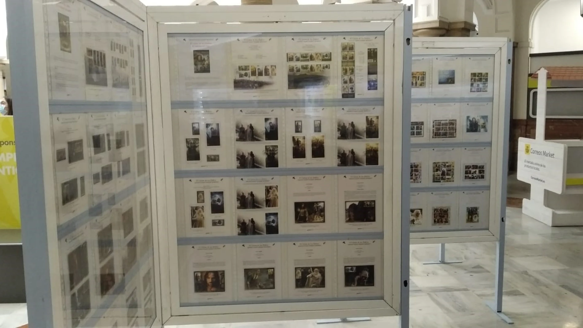 Correos Sevilla acoge una exposición filatélica dedicada a 'El Señor de los Anillos'
