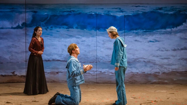 De izquierda a derecha, Carmen del Valle (Olivia), Sacha Tomé (Sebastián) y Haizea Baiges (Viola)