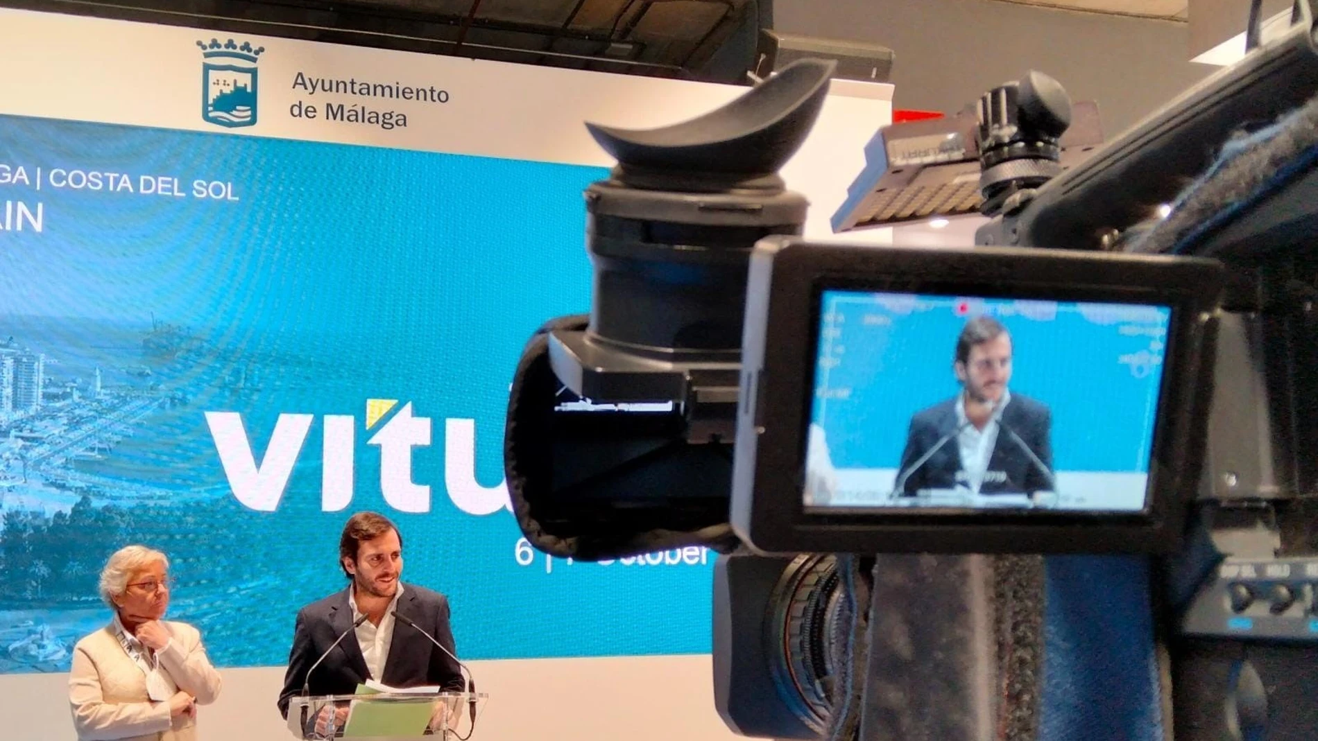 Teresa Porras, concejala del Ayuntamiento de málaga, y Carlos Pérez Lanzac, presidente de AVVA, presentan el mayor evento de Europa sobre apartamentos y viviendas turísticas