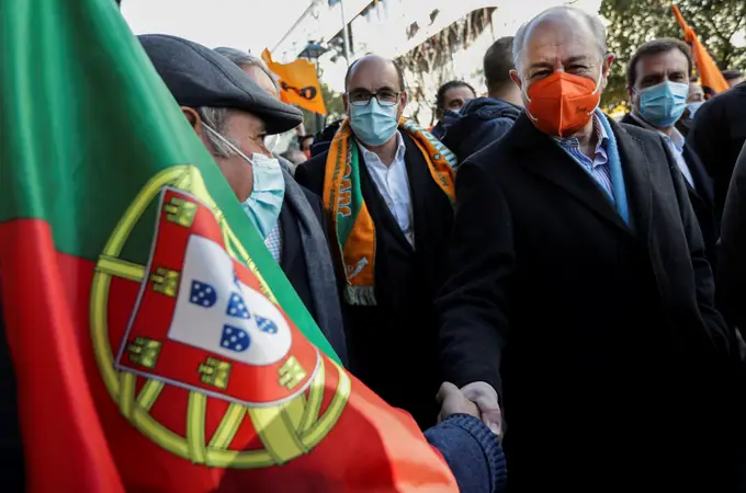 El empate técnico entre socialistas y conservadores da un vuelco a la campaña en Portugal