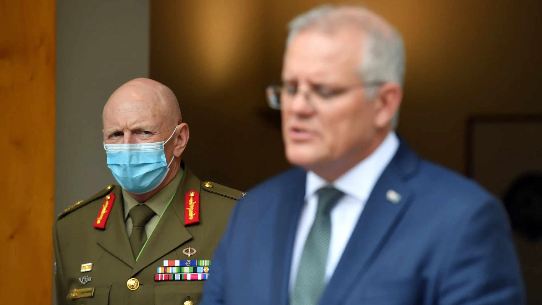 Canberra (Australia), 20/01/2022.- Covid-19 Taskforce Commander, Lieutenant General John Frewen (L) and Prime Minister Scott Morrison (R) during a press conference at Parliament House in Canberra, Australia, 20 January 2022. EFE/EPA/MICK TSIKAS AUSTRALIA AND NEW ZEALAND OUT