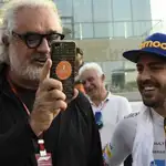 Fernando Alonso junto a Flavio Briatore