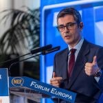 El ministro de la Presidencia, Relaciones con las Cortes y Memoria Democrática, Félix Bolaños, en el desayuno informativo del Fórum Europa