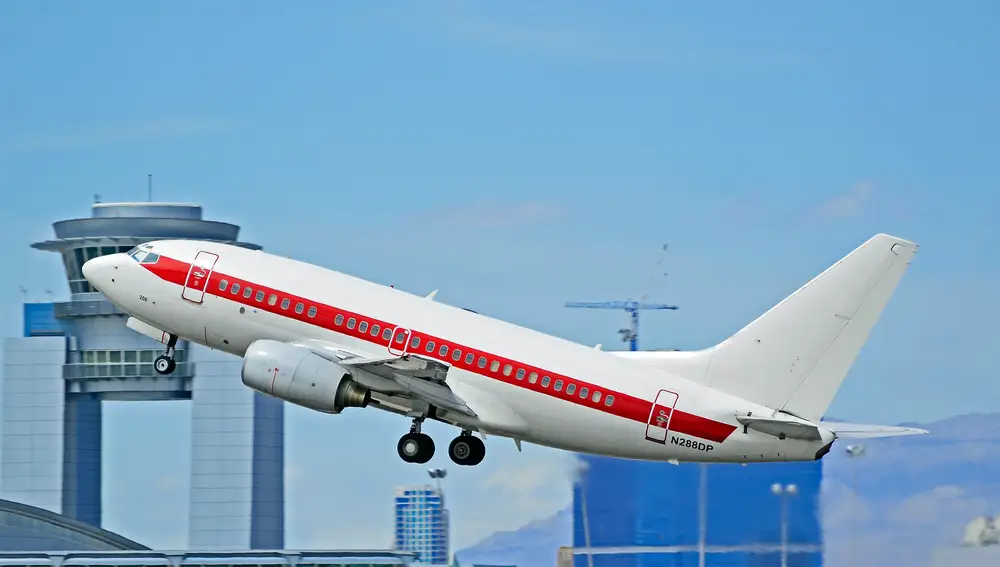 Un avión Boeing 737 de la compañía Janet Airlines aterrizando en el Aeropuerto Internacional de Las Vegas