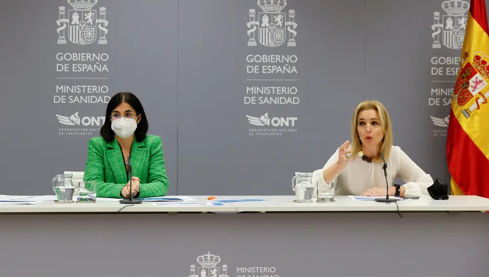 La ministra de Sanidad, Carolina Darias (i), y la directora general de la Organización Nacional de Trasplantes (ONT), Beatriz Domínguez-Gil (d), durante la presentación del balance anual de actividad de donación y trasplantes de 2021